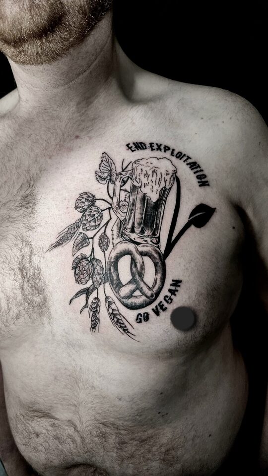 go vegan tattoo brust mit bier und pflanzen von innocent horror tattoo, hochzeit tattoo vor ort