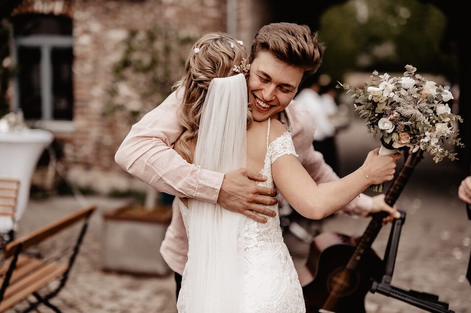 Nico Grund mit Braut: Livegesang Rock, Punk und Metal zur Hochzeit