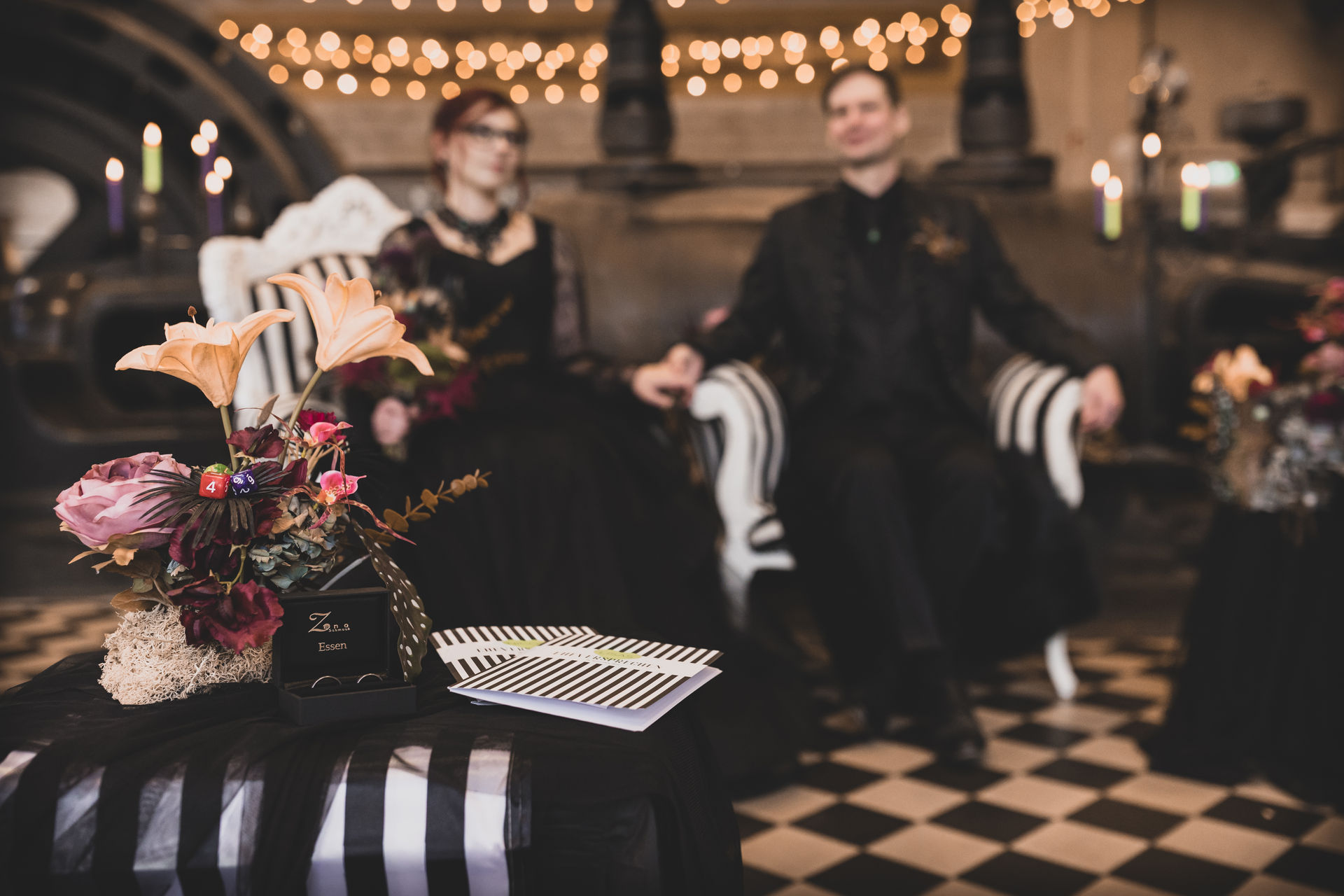 15 FFB 3524 FarbhaseFotografie halloween hochzeit inspiration hellyesweddings