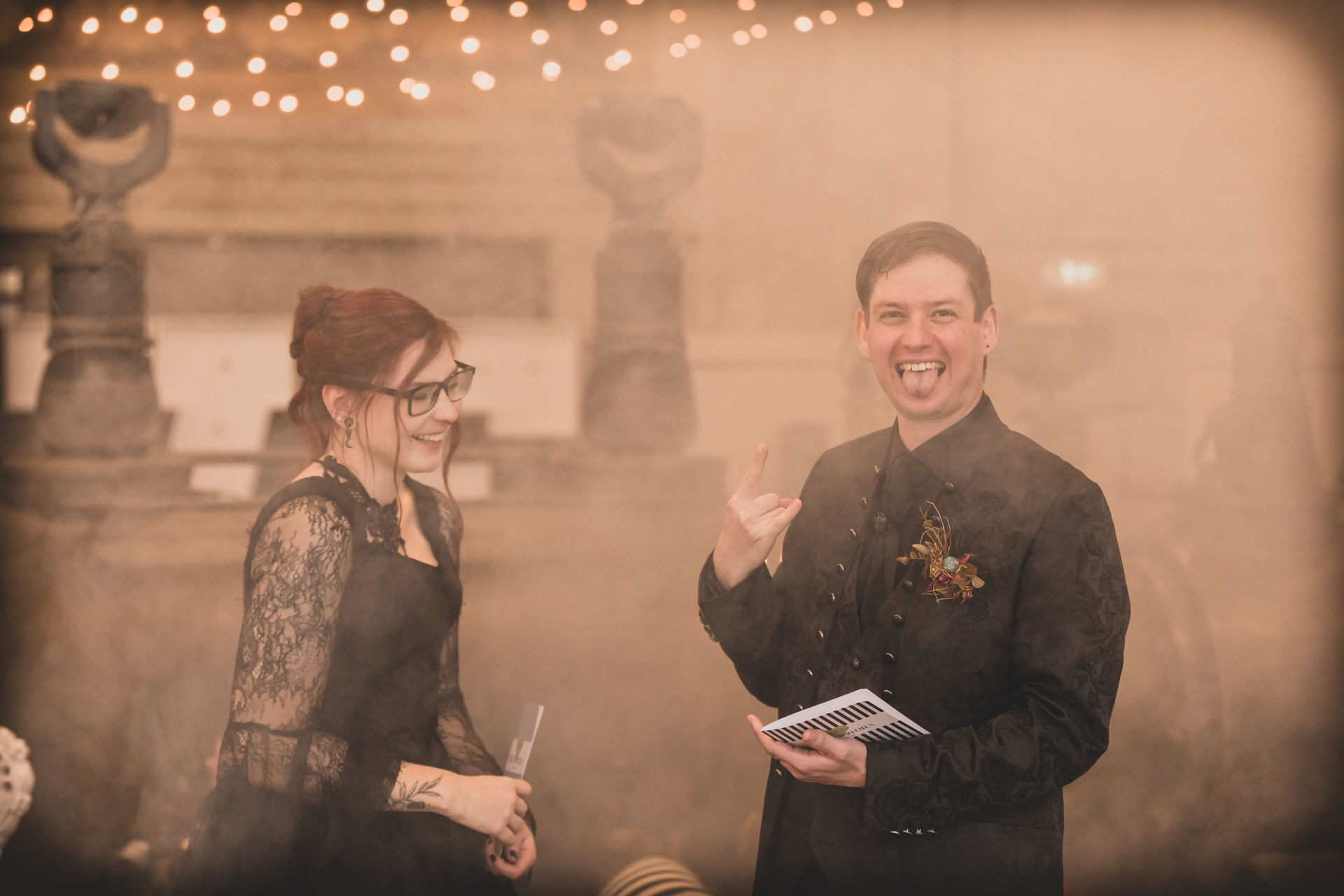 2 FFB 3007 FarbhaseFotografie halloween hochzeit inspiration hellyesweddings