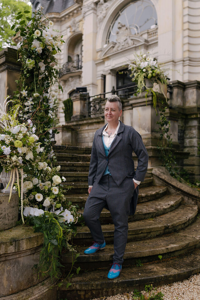 Portrait einer Floristin für alternative Hochzeitsfloristik in Köln, ideal für Nerdhochzeiten und Mittelalterhochzeiten, zu finden bei Hell Yes! Weddings.